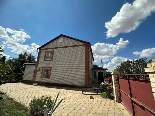 Купить дом на улице Парковая в Элисте. Вариант № 7023, 4, площадь -  квм, цена 14000000 рублей