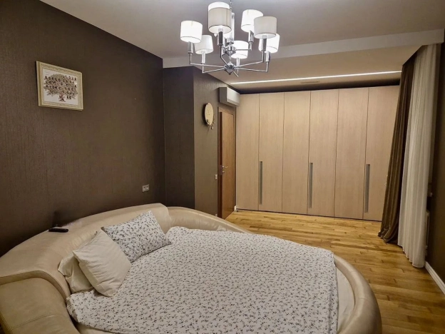 Купить четырехкомнатную квартиру в ЦАО в Москве. Вариант № 6665902, 10, площадь -  квм, цена 204750000 рублей