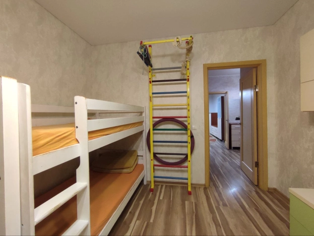 Снять квартиру в районе Ленинградский в Калининграде. Вариант № 8760046, 17, площадь -  квм, цена 40000 рублей