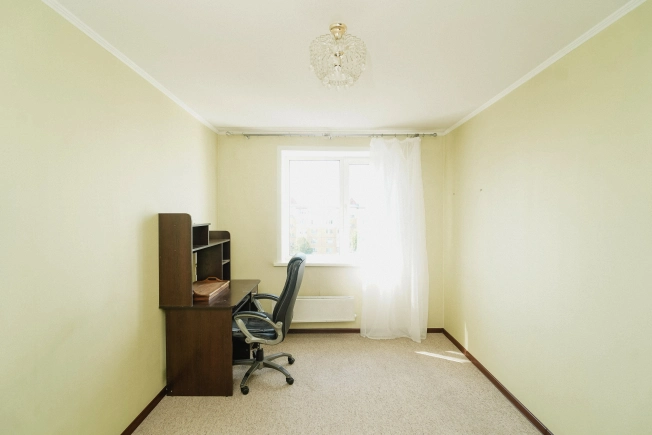 Купить двухкомнатную квартиру на улице Молодогвардейская в Омске. Вариант № 56290, 3, площадь -  квм, цена 6200000 рублей