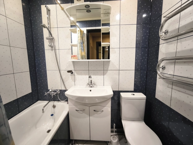 Купить однокомнатную квартиру в Калужской области. Вариант № 8123798, 9, площадь -  квм, цена 2400000 рублей