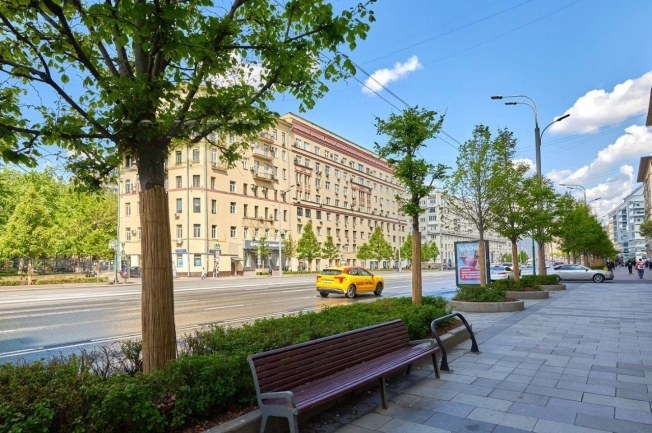 Купить квартиру на вторичке в Москве. Вариант № 18244, 33, площадь -  квм, цена 31900000 рублей