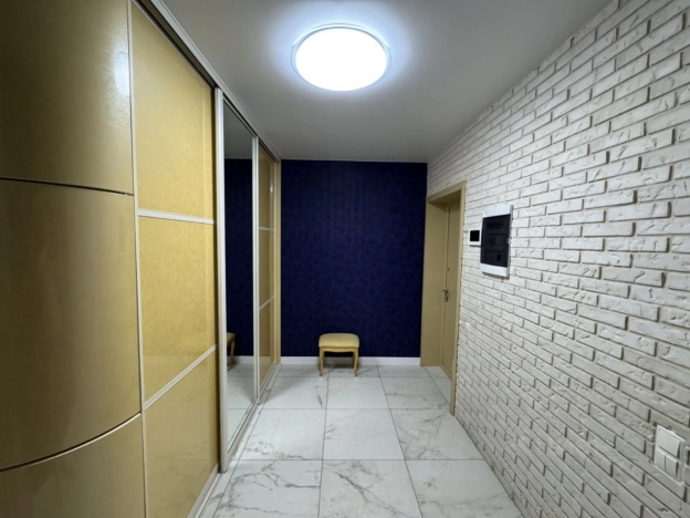 Купить трехкомнатную квартиру на улице Германа Лопатина в Нижнем Новгороде. Вариант № 6666007, 11, площадь -  квм, цена 24950000 рублей