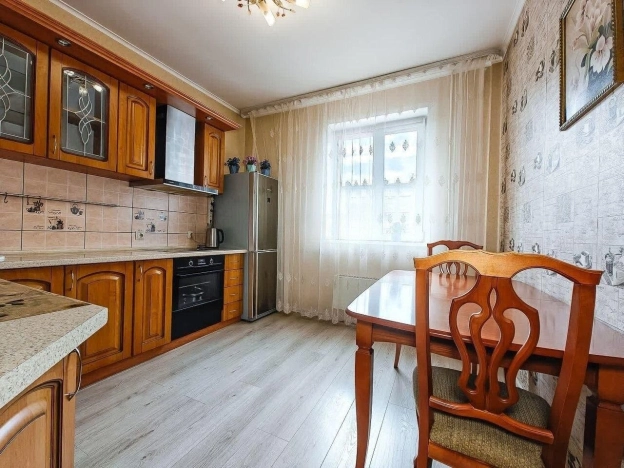 Купить двухкомнатную квартиру у метро Октябрьская в Новосибирске. Вариант № 19196, 1, площадь -  квм, цена 9990000 рублей