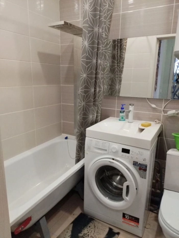 Купить квартиру на улице Октябрьская в Тобольске. Вариант № 9271364, 8, площадь -  квм, цена 1550000 рублей