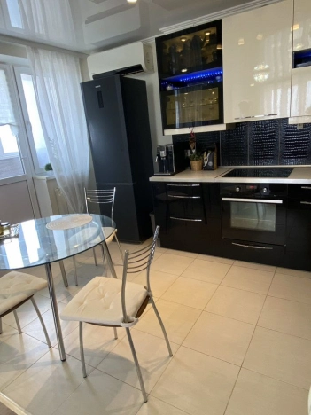 Купить трехкомнатную квартиру в Ростовской области. Вариант № 3300547, 0, площадь -  квм, цена 11999999 рублей