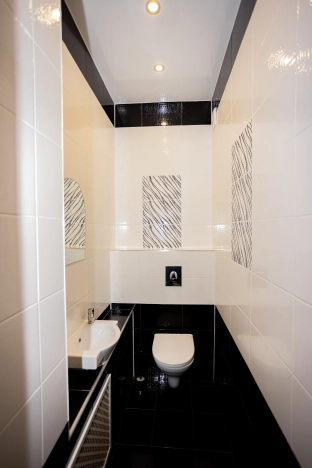 Купить двухкомнатную квартиру в Омске. Вариант № 1366468, 34, площадь -  квм, цена 8000000 рублей