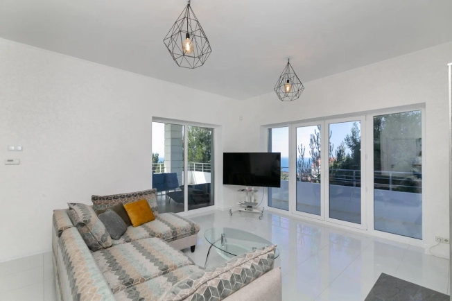 Купить дом в Севастополе. Вариант № 32104, 6, площадь -  квм, цена 67000000 рублей