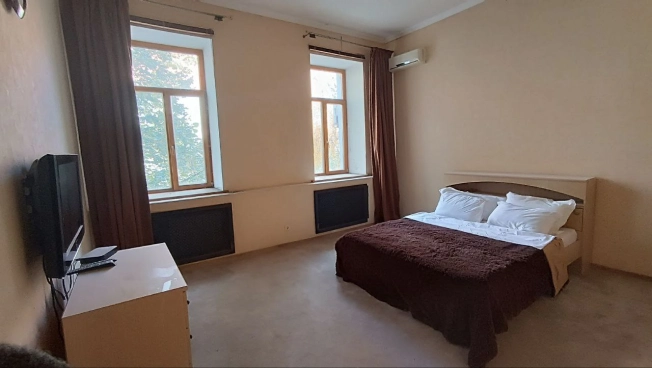 Купить однокомнатную квартиру в районе Центральный в Воронеже. Вариант № 8389680, 3, площадь -  квм, цена 6500000 рублей