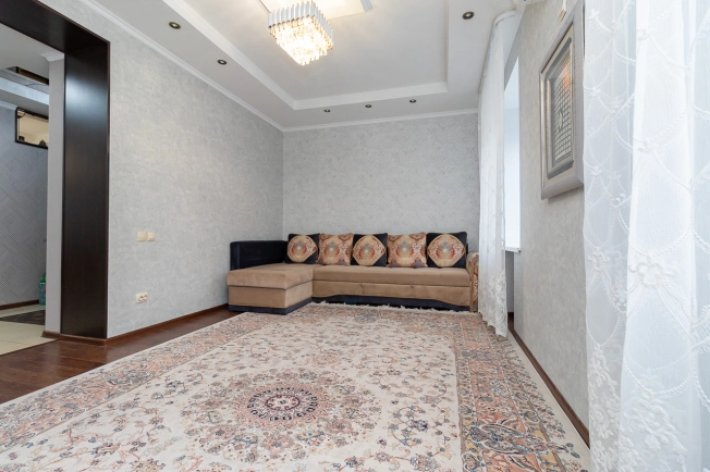 Купить четырехкомнатную квартиру в Омске. Вариант № 5503, 1, площадь -  квм, цена 13900000 рублей