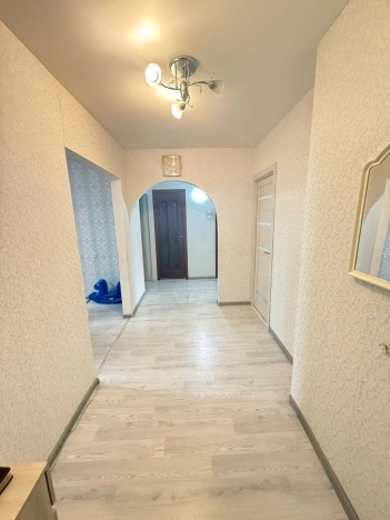 Купить трехкомнатную квартиру в Микрорайоне 8-й, Элиста в Элисте. Вариант № 8849283, 9, площадь -  квм, цена 4600000 рублей