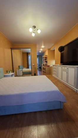 Купить трехкомнатную квартиру в Новосибирске. Вариант № 9858541, 17, площадь -  квм, цена 10800000 рублей