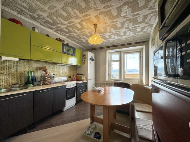 Купить двухкомнатную квартиру на улице Октябрьская в Улан-Удэ. Вариант № 23803, 0, площадь -  квм, цена 6200000 рублей