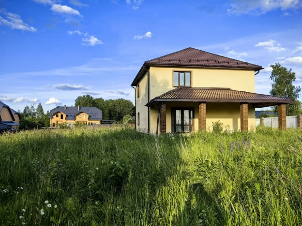 Купить дом на улице Заозёрный переулок в Смоленской области. Вариант № 1003689, 0, площадь -  квм, цена 8500000 рублей