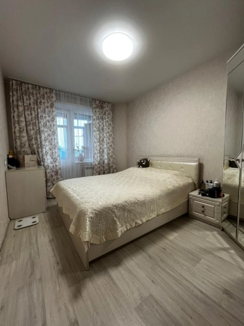 Купить трехкомнатную квартиру в Новосибирске. Вариант № 9702419, 8, площадь -  квм, цена 6200000 рублей