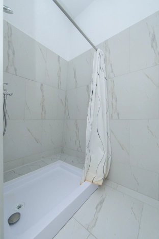 Купить трехкомнатную квартиру на улице Клиническая в Калининграде. Вариант № 3455, 16, площадь -  квм, цена 30000000 рублей