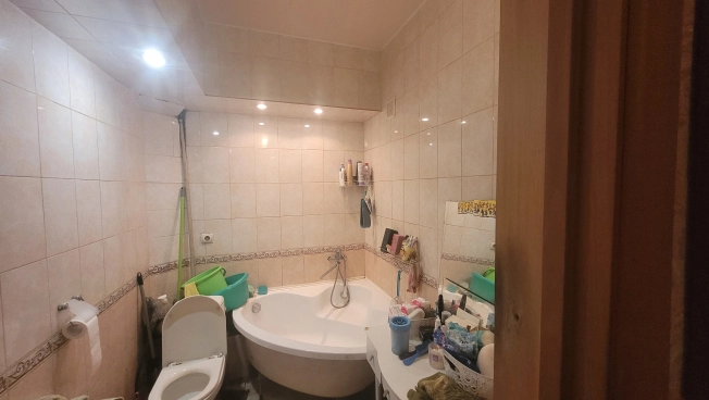 Купить трехкомнатную квартиру в районе Центральный в Калининграде. Вариант № 52517, 14, площадь -  квм, цена 5950000 рублей