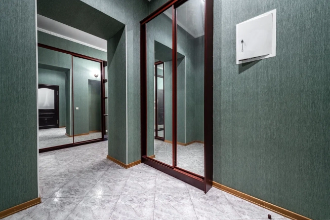 Купить пятикомнатную квартиру в Санкт-Петербурге. Вариант № 10011179, 9, площадь -  квм, цена 35000000 рублей