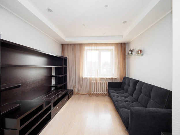 Купить трехкомнатную квартиру в Омске. Вариант № 6745777, 12, площадь -  квм, цена 9800000 рублей