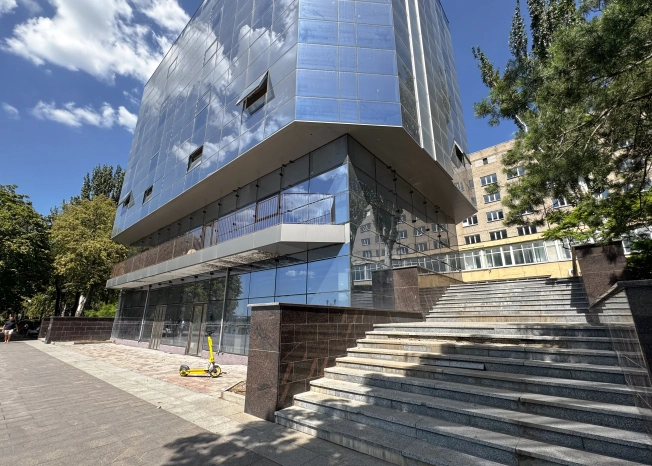 Снять коммерческую недвижимость в Ростове-на-Дону. Вариант № 990576, 6, площадь -  квм, цена 1760000 рублей