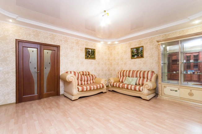 Купить двухкомнатную квартиру на вторичке в Микрорайоне 3Б, Тобольск в Тобольске. Вариант № 39000, 2, площадь -  квм, цена 7100000 рублей