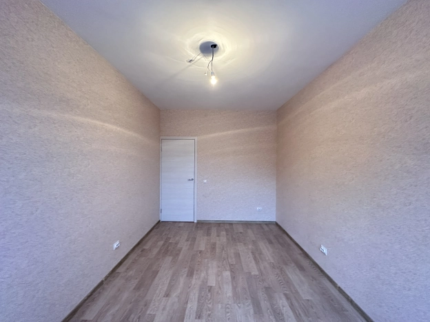 Купить трехкомнатную квартиру в Ленинградской области. Вариант № 5921755, 35, площадь -  квм, цена 8500000 рублей