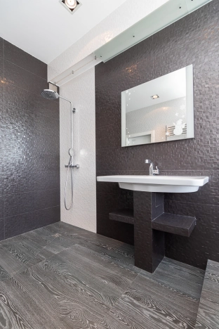 Купить двухкомнатную квартиру на улице 10 лет Октября в Омске. Вариант № 5498, 21, площадь -  квм, цена 12600000 рублей