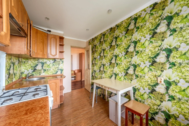 Купить двухкомнатную квартиру на вторичке на улице Заводская в Калининградской области. Вариант № 895543, 2, площадь -  квм, цена 2800000 рублей