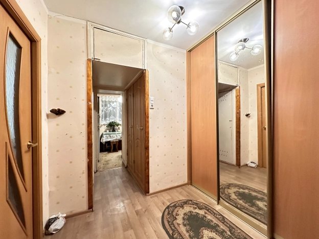 Купить трехкомнатную квартиру в районе Выборгский в Санкт-Петербурге. Вариант № 21987, 13, площадь -  квм, цена 7300000 рублей