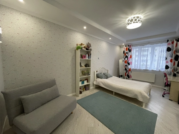 Купить трехкомнатную квартиру в районе Центральный в Калининграде. Вариант № 5957, 16, площадь -  квм, цена 13500000 рублей