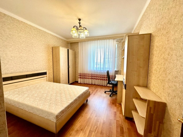 Купить трехкомнатную квартиру в Калуге. Вариант № 235911, 17, площадь -  квм, цена 21000000 рублей