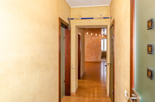 Купить трехкомнатную квартиру на улице Жилмассив в Новосибирской области. Вариант № 8657724, 33, площадь -  квм, цена 16900000 рублей