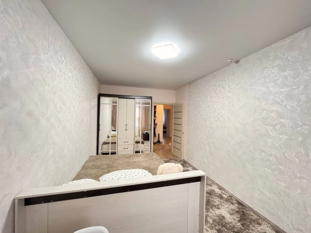 Купить квартиру в Тобольске. Вариант № 2887359, 3, площадь -  квм, цена 6000000 рублей