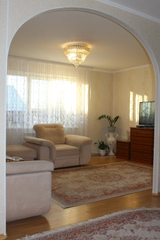 Купить дом в Микрорайоне Восточный, Тобольск в Тобольске. Вариант № 19058, 4, площадь -  квм, цена 10500000 рублей