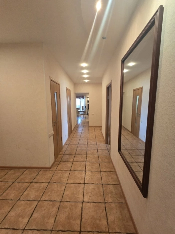 Купить квартиру на улице Октябрьская в Белгороде. Вариант № 23643, 4, площадь -  квм, цена 11200000 рублей