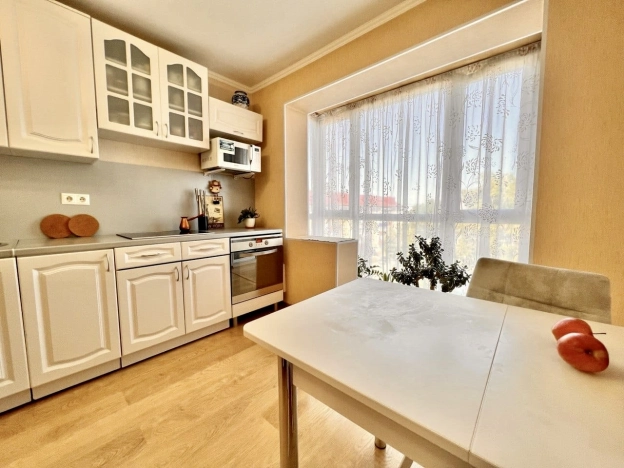 Купить квартиру на улице Железнодорожная в Южно-Сахалинске. Вариант № 1493960, 6, площадь -  квм, цена 10000000 рублей