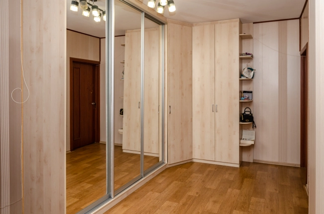 Купить двухкомнатную квартиру в ЦАО в Новосибирске. Вариант № 13238, 4, площадь -  квм, цена 9800000 рублей