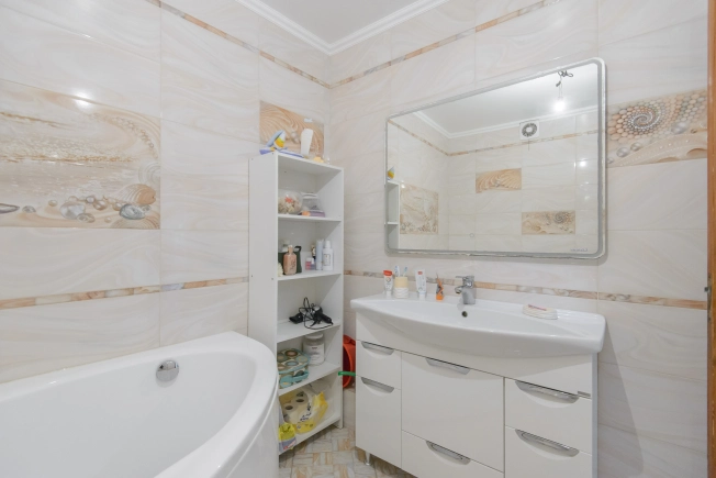 Купить трехкомнатную квартиру в районе Кировский в Ростове-на-Дону. Вариант № 26209, 18, площадь -  квм, цена 16500000 рублей