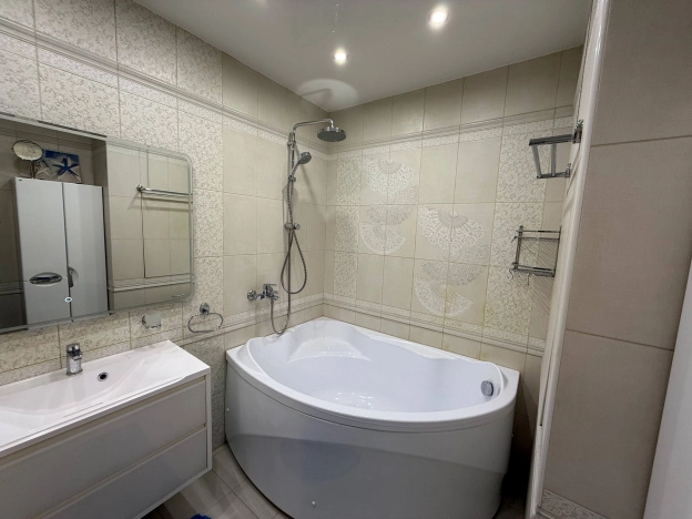 Купить квартиру в Чите. Вариант № 8802941, 32, площадь -  квм, цена 13200000 рублей