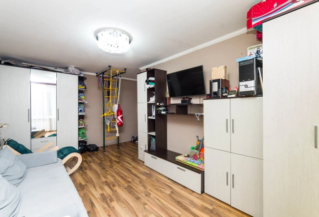 Купить квартиру в Тобольске. Вариант № 3692496, 8, площадь -  квм, цена 4300000 рублей