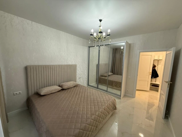 Купить двухкомнатную квартиру на улице Ленинский проспект в Москве. Вариант № 10017942, 5, площадь -  квм, цена 12800000 рублей