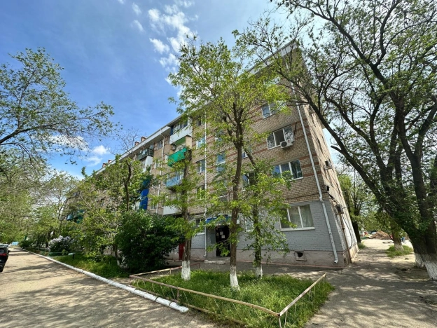 Купить трехкомнатную квартиру в Микрорайоне 1-й, Элиста в Элисте. Вариант № 39331, 6, площадь -  квм, цена 3700000 рублей