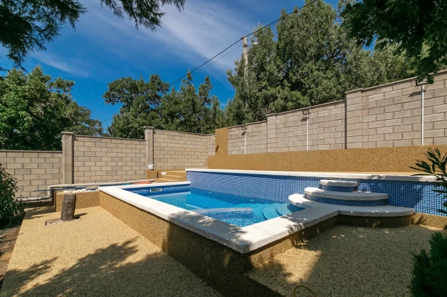 Купить дом в Севастополе. Вариант № 32104, 30, площадь -  квм, цена 67000000 рублей