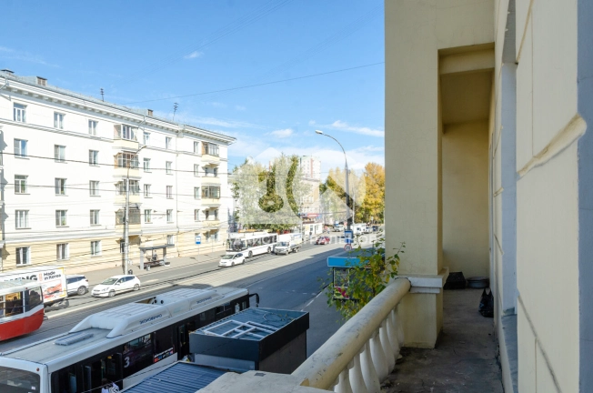 Купить четырехкомнатную квартиру в Новосибирской области. Вариант № 9889319, 33, площадь -  квм, цена 6500000 рублей