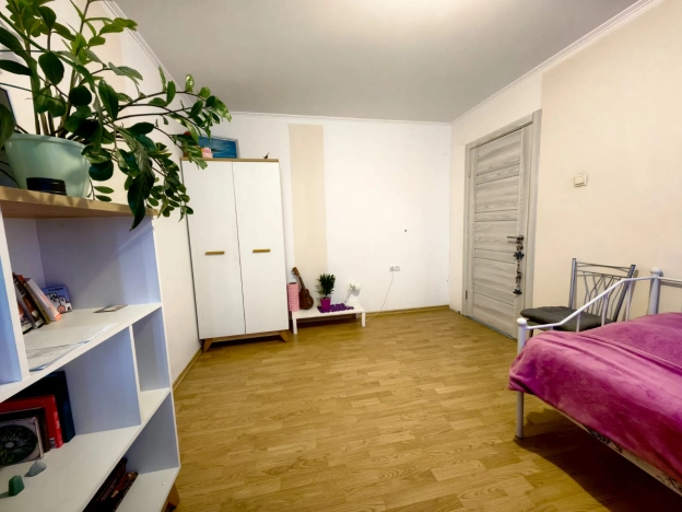 Купить трехкомнатную квартиру на улице Олега Кошевого в Калининграде. Вариант № 31124, 3, площадь -  квм, цена 7650000 рублей