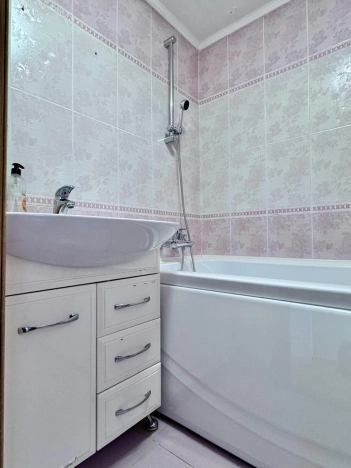 Купить трехкомнатную квартиру в Новосибирске. Вариант № 6152874, 17, площадь -  квм, цена 6600000 рублей