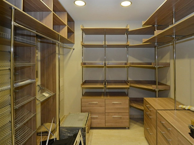 Купить трехкомнатную квартиру в районе Центральный в Новосибирске. Вариант № 1767962, 36, площадь -  квм, цена 30000000 рублей