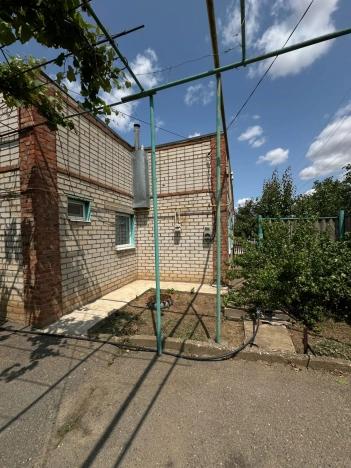 Купить трехкомнатную квартиру на вторичке в Микрорайоне 8-й, Элиста в Элисте. Вариант № 49231, 0, площадь -  квм, цена 5750000 рублей