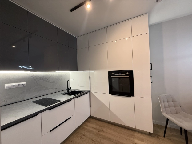 Купить квартиру на вторичке на улице Октябрьская в Калининграде. Вариант № 10495758, 3, площадь -  квм, цена 9399000 рублей