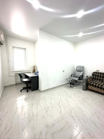 Купить коммерческую недвижимость в Элисте. Вариант № 39413, 5, площадь -  квм, цена 2100000 рублей